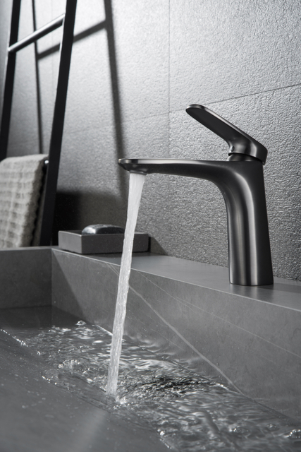 Single Lever Chrome Finished Brass Basin Mixer Tap Bathroom Faucets Deck Mounted Bath Taps